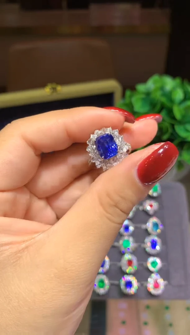 戒指蓝宝石18K金镶嵌4.1ct