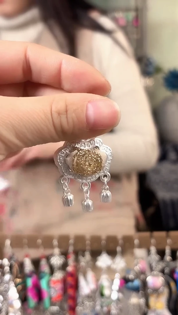 彩云南阁非遗老绣饰品780*