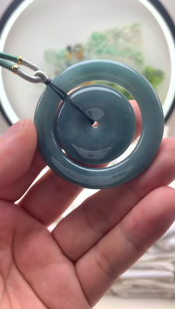 颈饰未镶嵌翡翠平安扣