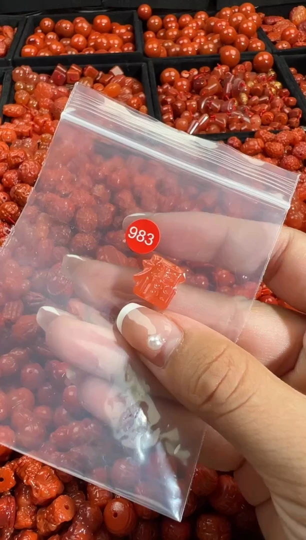 颈饰未镶嵌南红玛瑙1