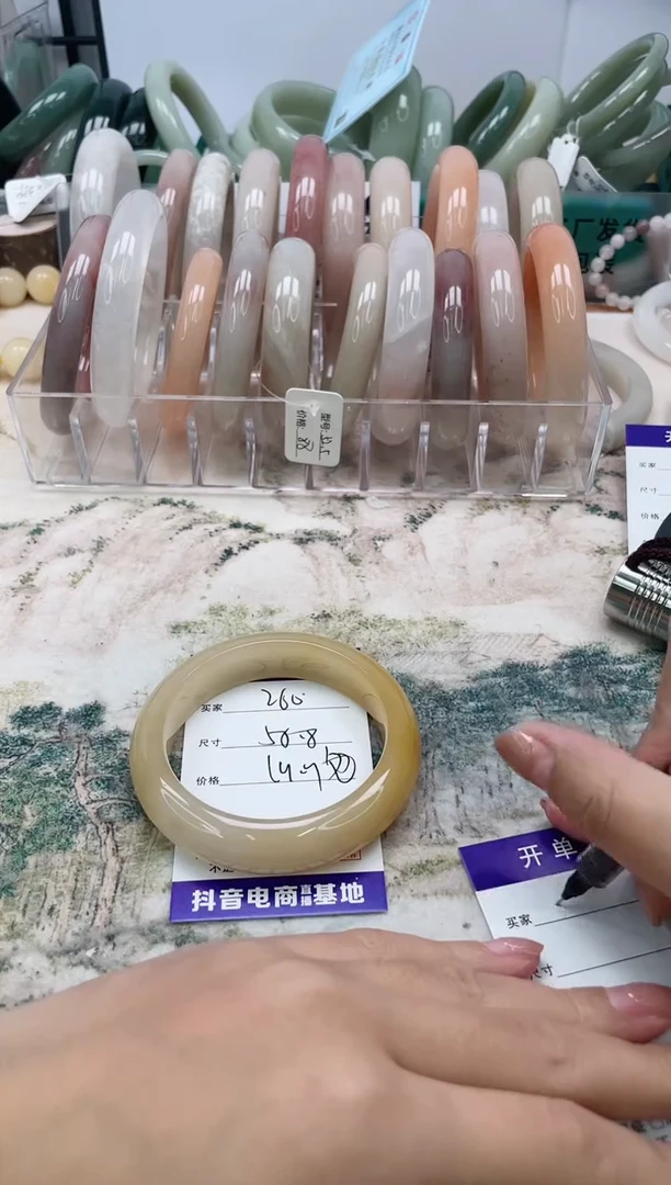 石英质玉手镯未镶嵌260/58.8