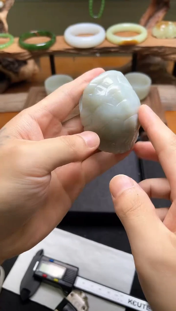 未镶嵌和田玉把件且末青白 富甲一方 4