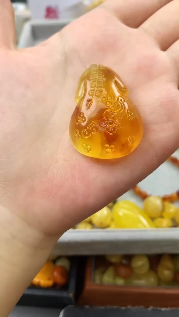 未镶嵌琥珀珠宝奇石156