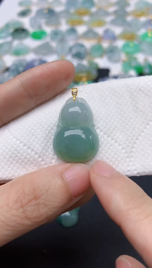 翡翠18K金镶嵌颈饰v