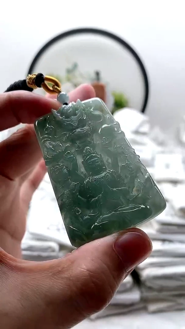 颈饰未镶嵌翡翠千手观音