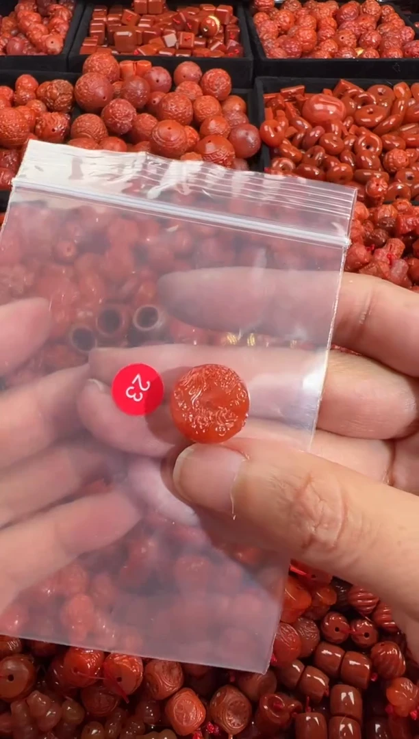 南红玛瑙未镶嵌颈饰1