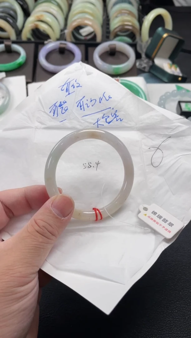 【闪购商品】翡翠手镯未镶嵌有纹裂