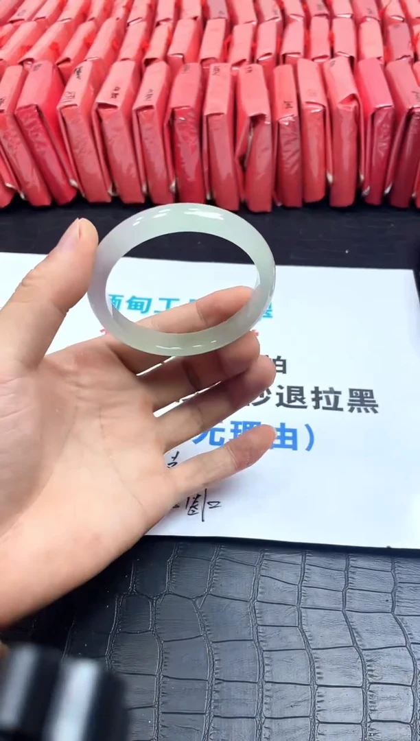 翡翠手镯未镶嵌所见所得，高冰美人镯！