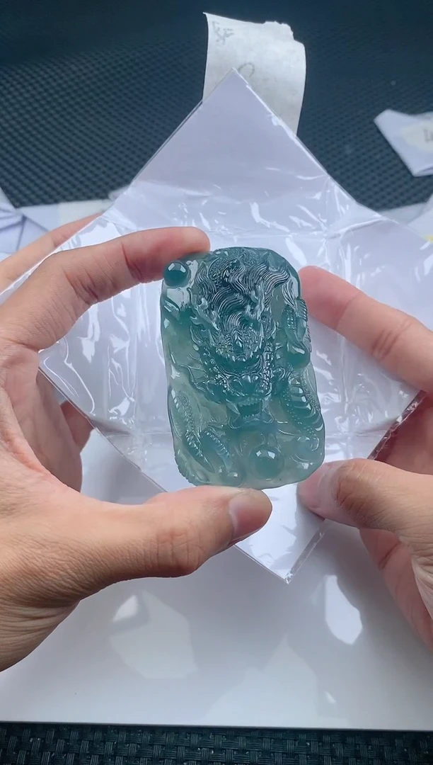 翡翠未镶嵌颈饰