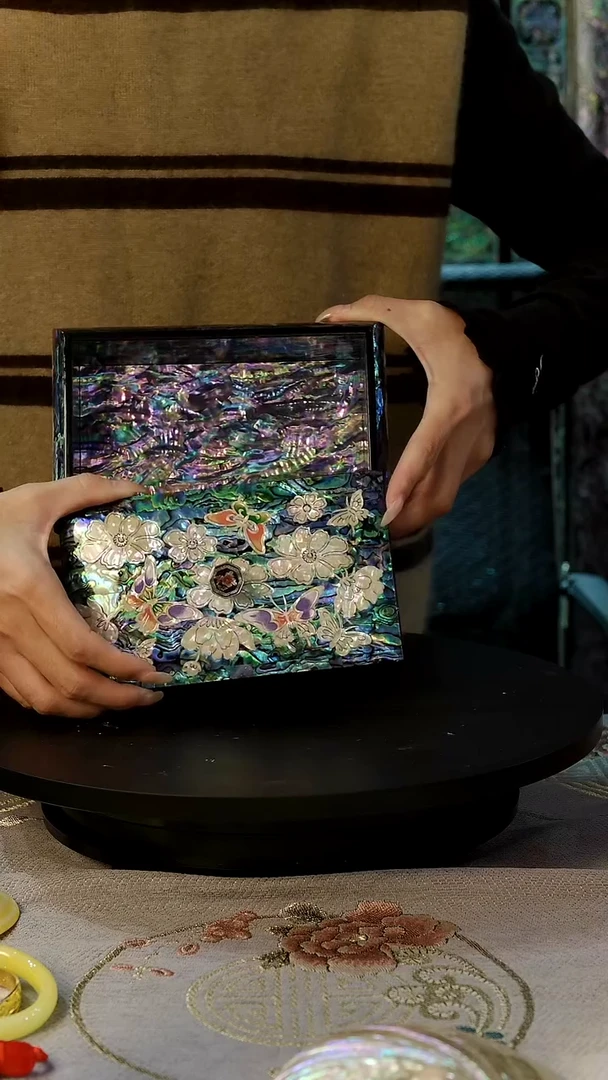 黑金鲍·弘贝雅螺钿漆器文化馆