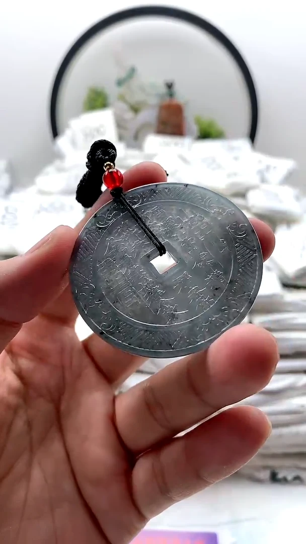 翡翠未镶嵌颈饰山鬼