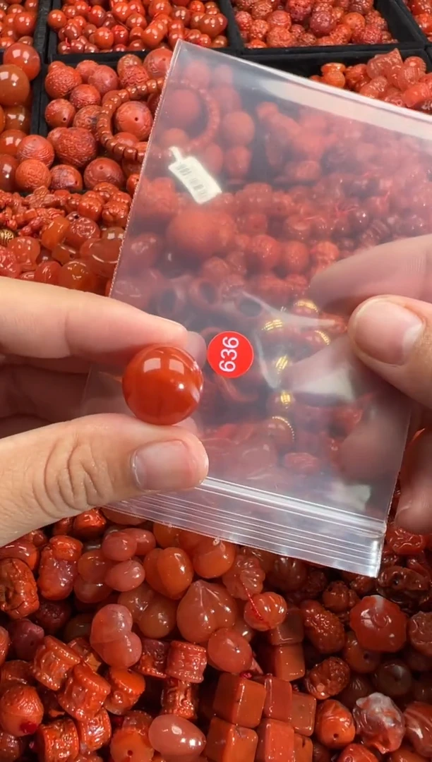 南红玛瑙未镶嵌颈饰1