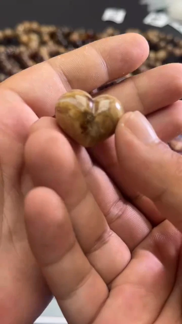 裸石琥珀未镶嵌48