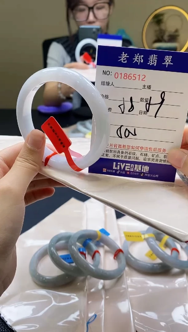 翡翠手镯未镶嵌AAAAA