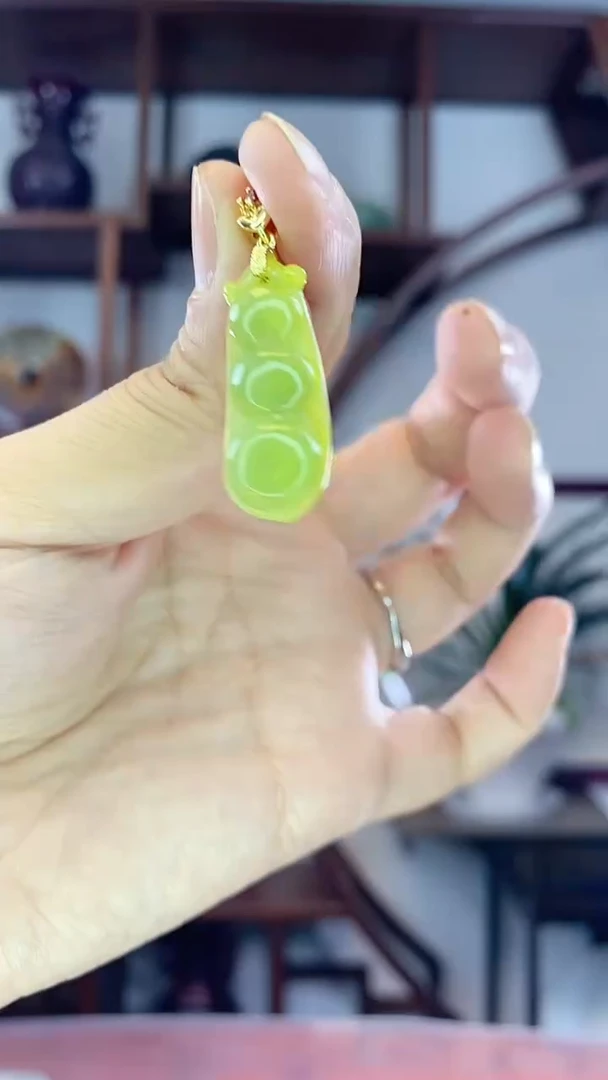 吊坠(赠链)未镶嵌翡翠D3黄翡四季豆