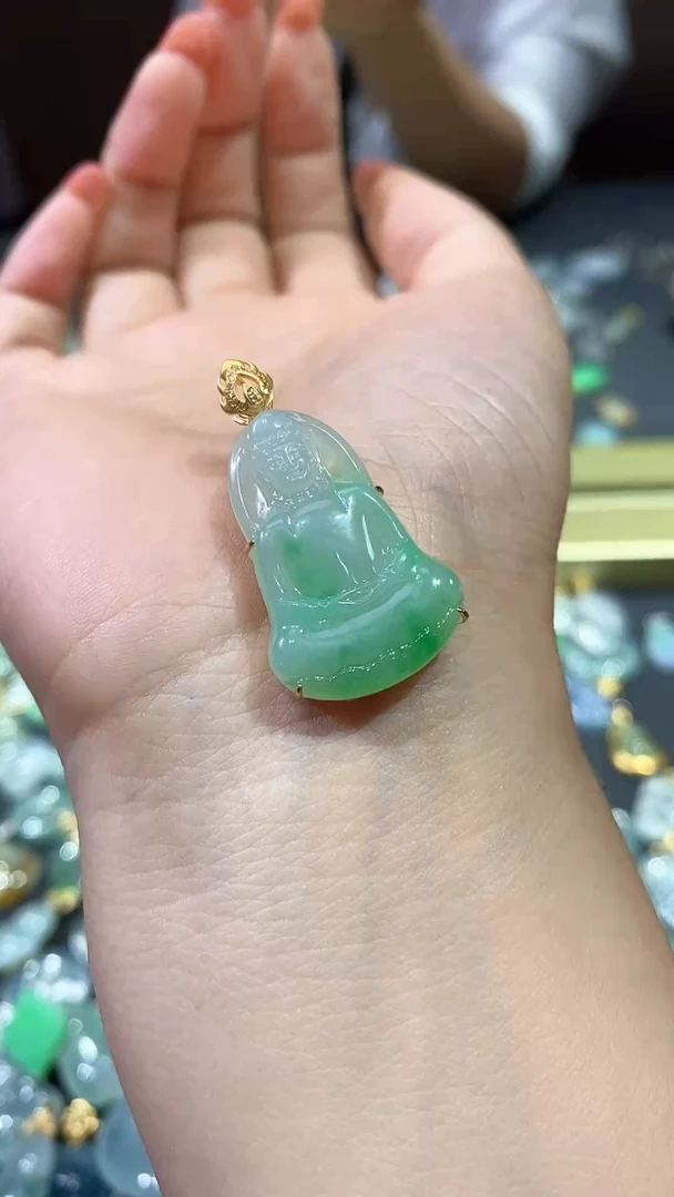 颈饰18K金镶嵌翡翠20250915077