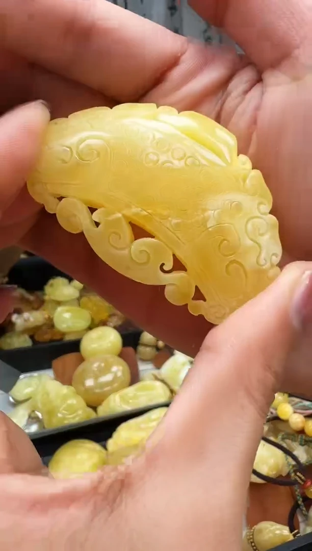 【闪购商品】琥珀裸石未镶嵌挂坠