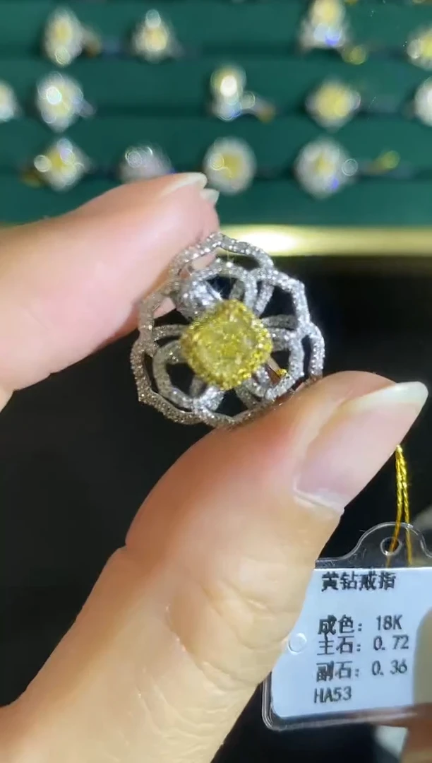 18K金镶嵌戒指钻石戒指