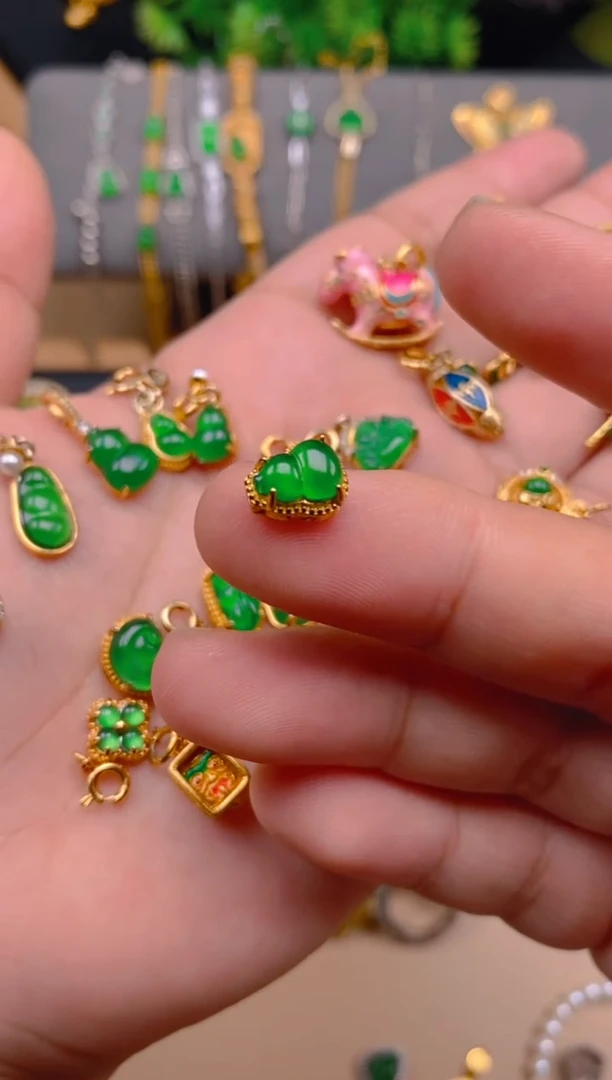 吊坠(不含链)银S925镶嵌翡翠穿孔葫芦