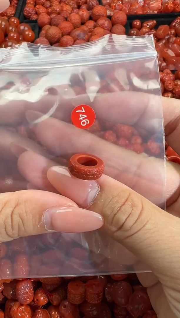 南红玛瑙未镶嵌颈饰1