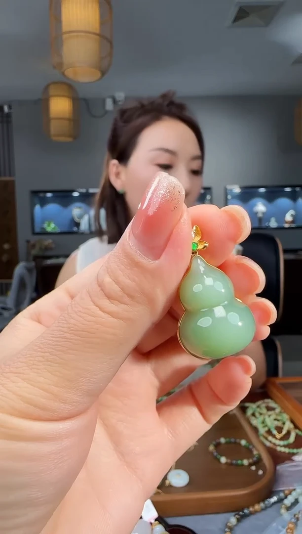 和田玉18K金镶嵌吊坠(不含链)1