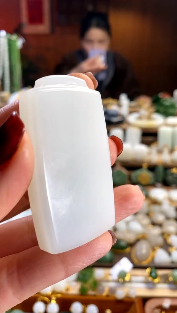 【闪购商品】和田玉吊坠未镶嵌。