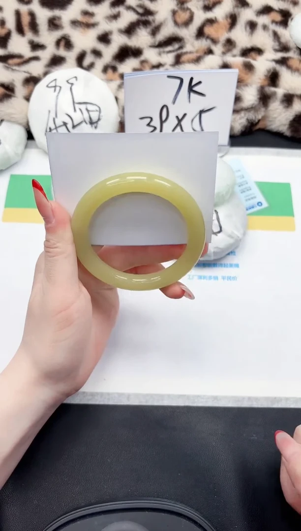 【闪购商品】石英质玉手镯未镶嵌97-55