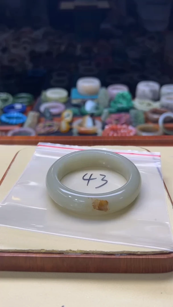 未镶嵌手镯石英质玉?*郭043