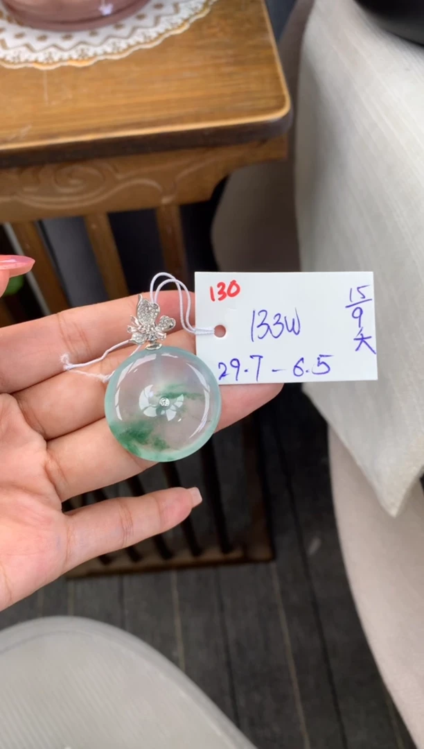 颈饰18K金镶嵌翡翠吊坠