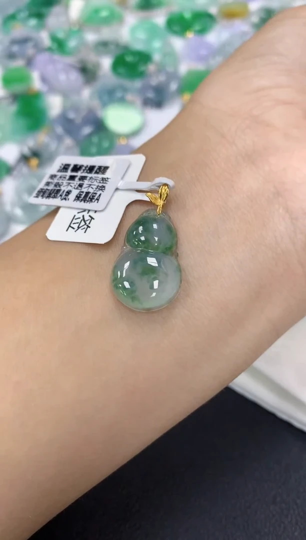 颈饰18K金镶嵌翡翠a货假一赔三支持复检百元上9元证书费自理