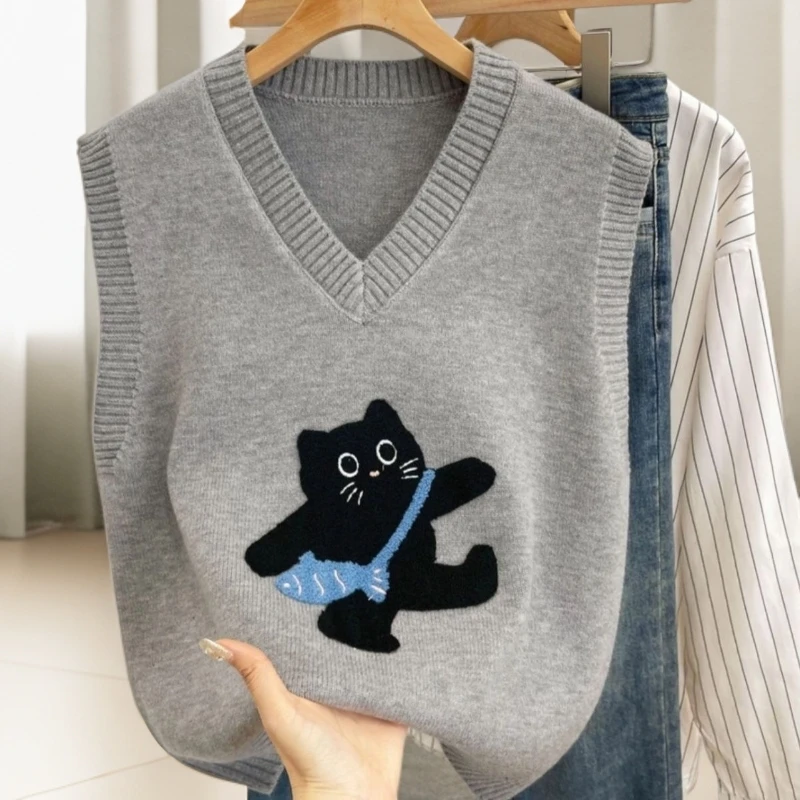新秋上新V领减龄百搭刺绣小猫针织毛衣马甲背心女时尚内搭外穿