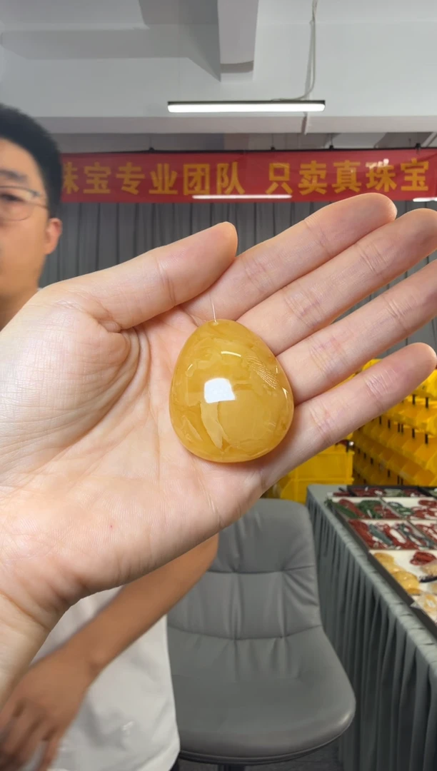 蜜蜡吊坠(不含链)未镶嵌俄料鸡油黄蜜蜡吊坠14-15克
