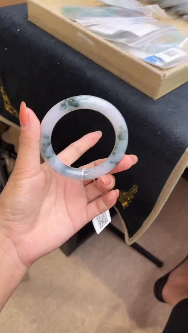 未镶嵌手镯翡翠手镯