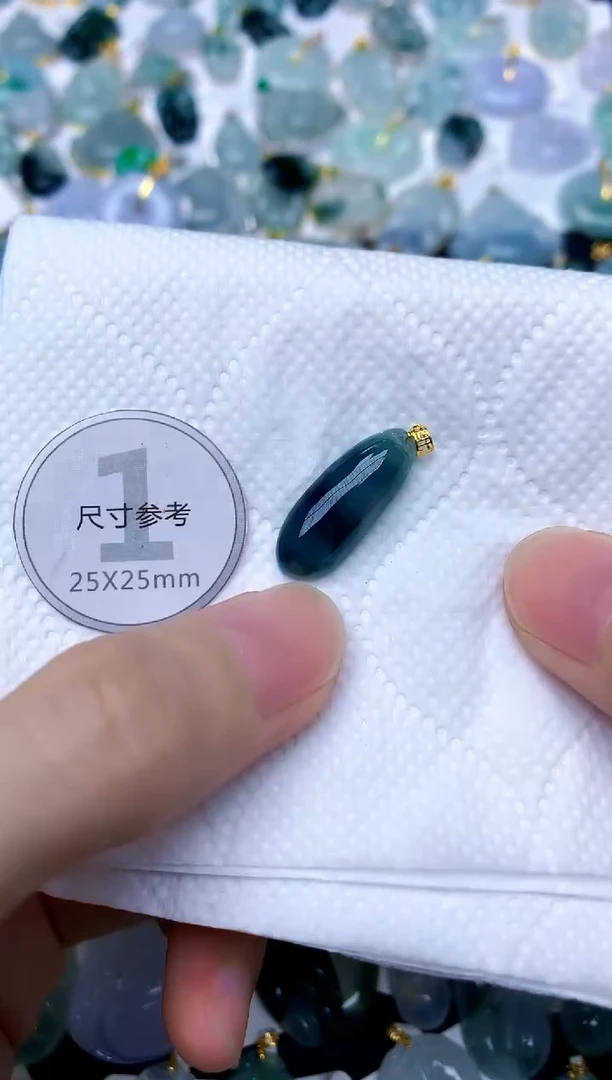 颈饰18K金镶嵌翡翠天然A货翡翠