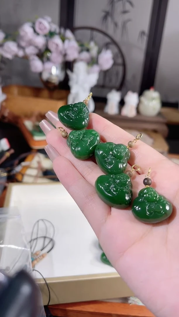 和田玉银S925镶嵌吊坠(不含链)多样性发货其一默认天然特征