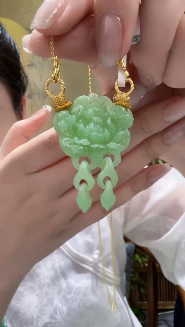 翡翠未镶嵌颈饰吊坠