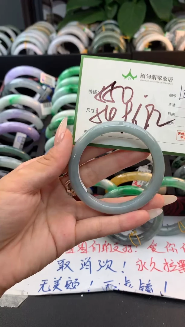 未镶嵌定制翡翠毛货需精细抛光+多人