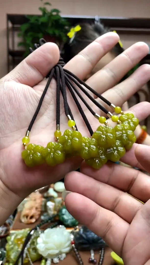 未镶嵌岫玉吊坠多样性发货发其中之一