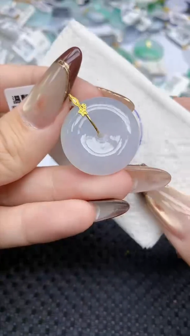 颈饰18K金镶嵌翡翠   天然翡翠A货  百元以上9米证书费自理