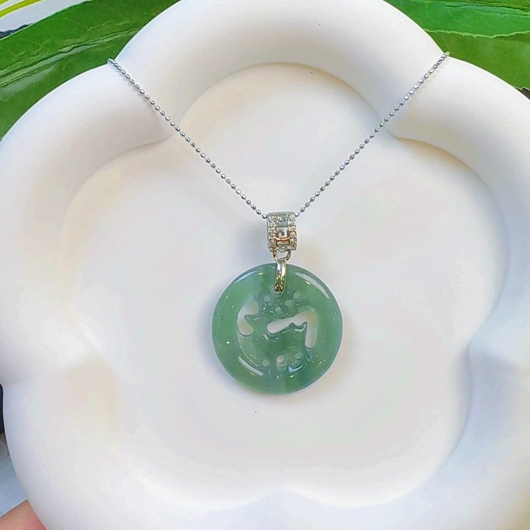 官方认证翡翠A货一鹿有你吊坠送银链子直径25+厚3+（多样性发其一）
