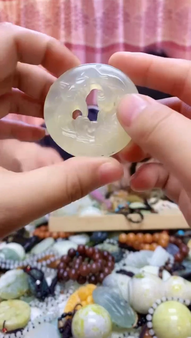 未镶嵌蛇纹石玉挂件