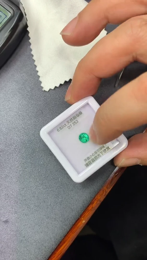 裸石祖母绿0.82ct 30