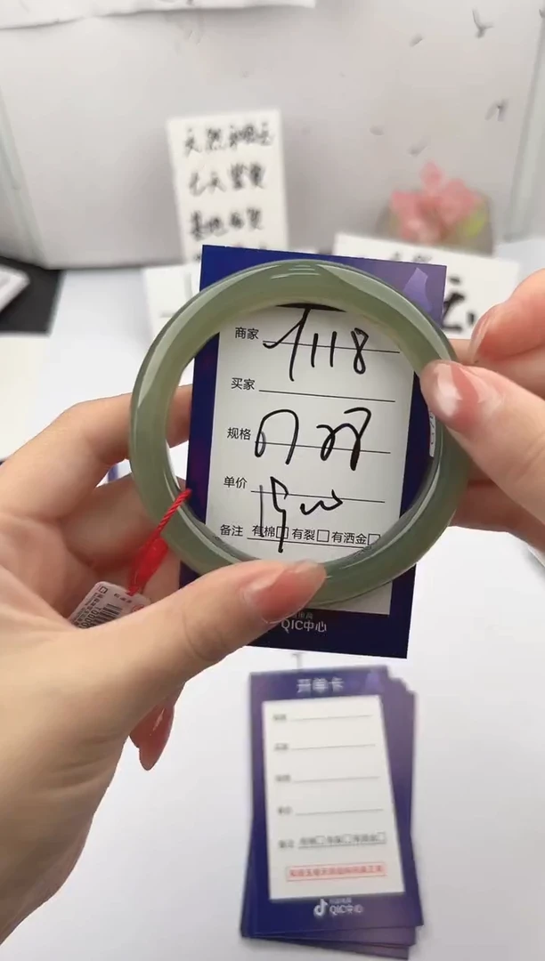 未镶嵌手镯和田玉微色差Y118