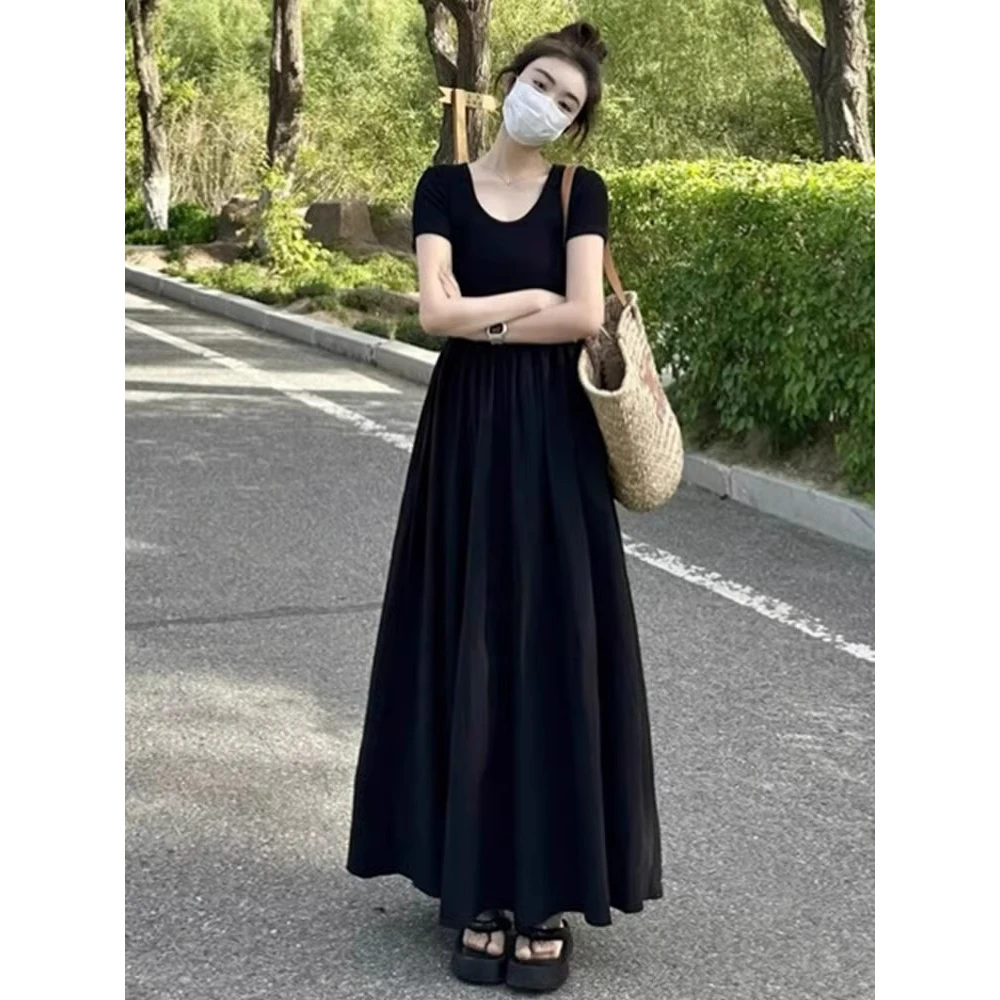 黑色U领短袖连衣裙女春季高腰收腰显瘦小个子2025赫本风修身长裙