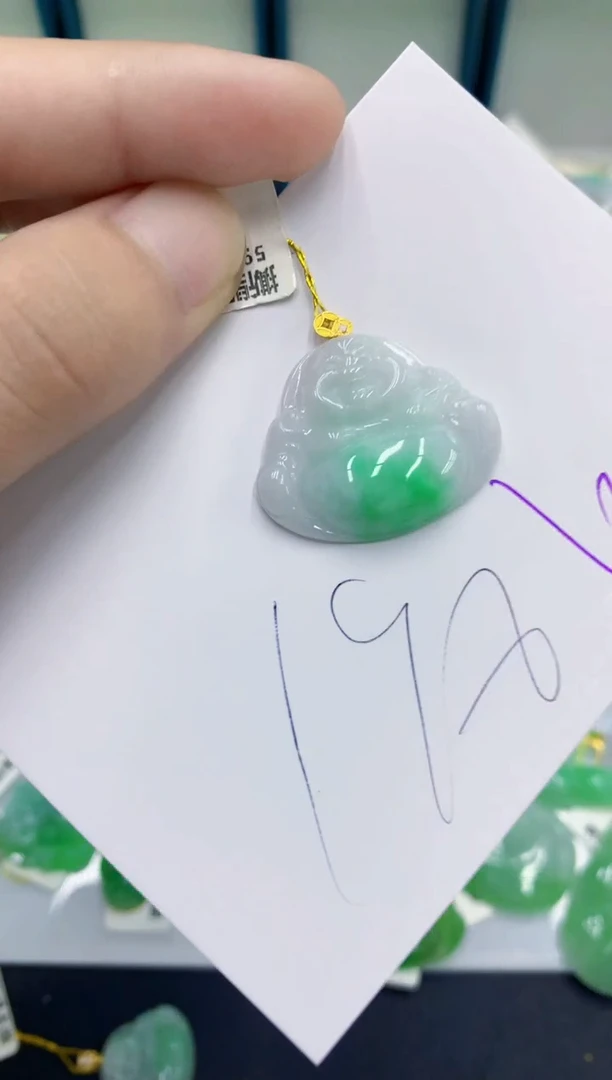翡翠18K金镶嵌颈饰翡翠