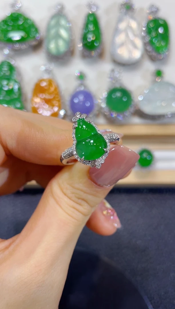 颈饰18K金镶嵌翡翠27