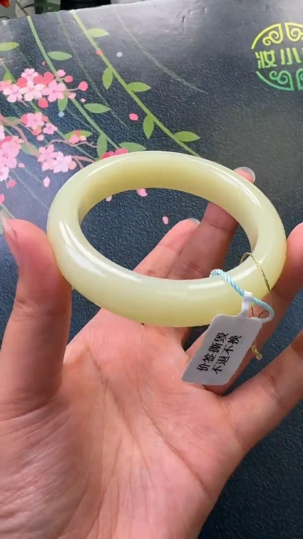 和田玉手镯未镶嵌手镯