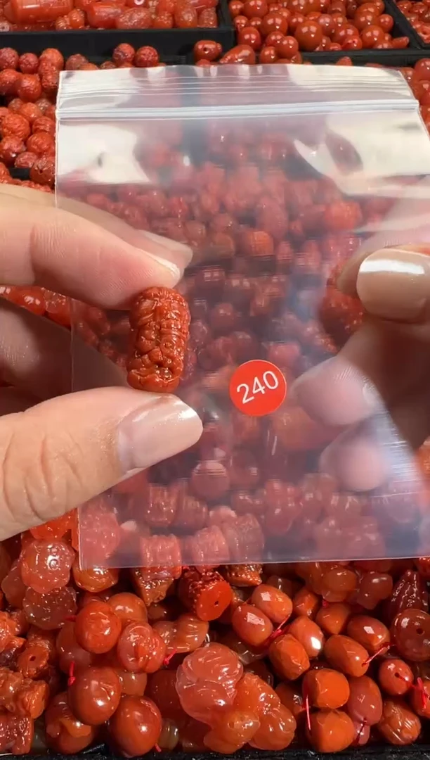 颈饰未镶嵌南红玛瑙1