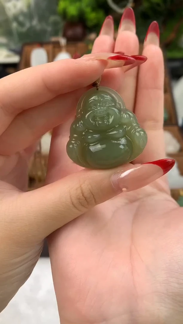 颈饰未镶嵌和田玉吊坠