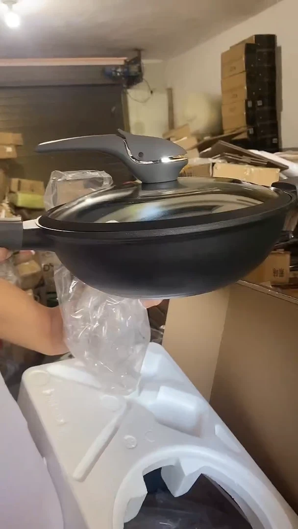 1素味钛钻炒锅30有盖 黑盒